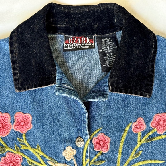 Vintage 1990's Embroidered Denim Vest w Black Collar - Picture 4 of 4